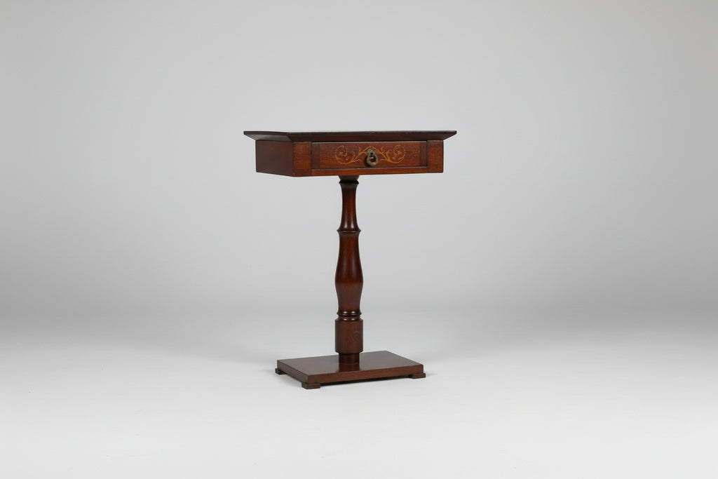 Empire-Biedermeier esintili yan sehpa