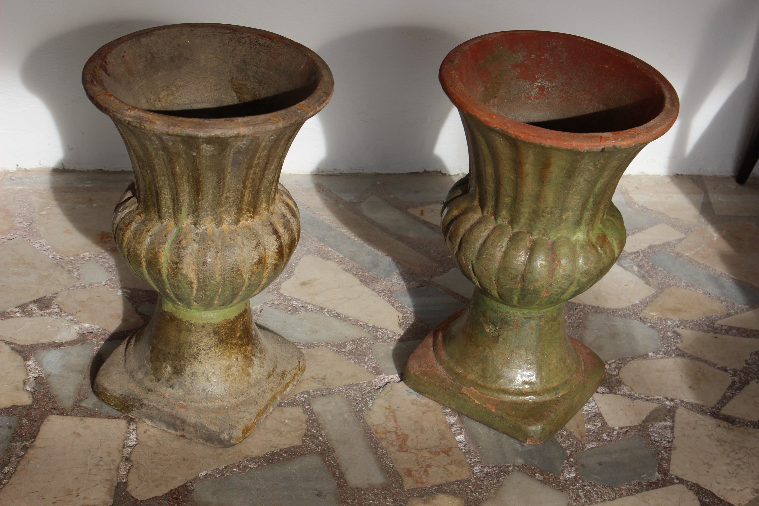 Campana formunda toprak vazo çifti