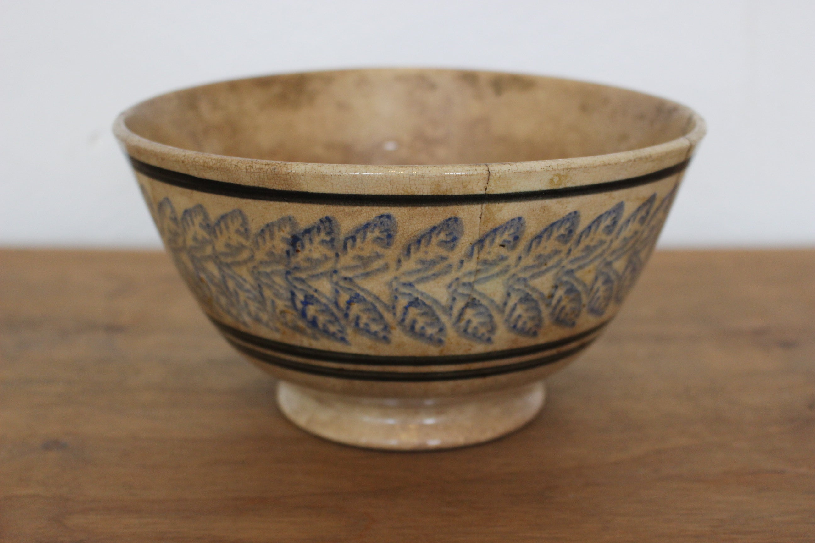 Avrupa üretimi el boyama seramik kase