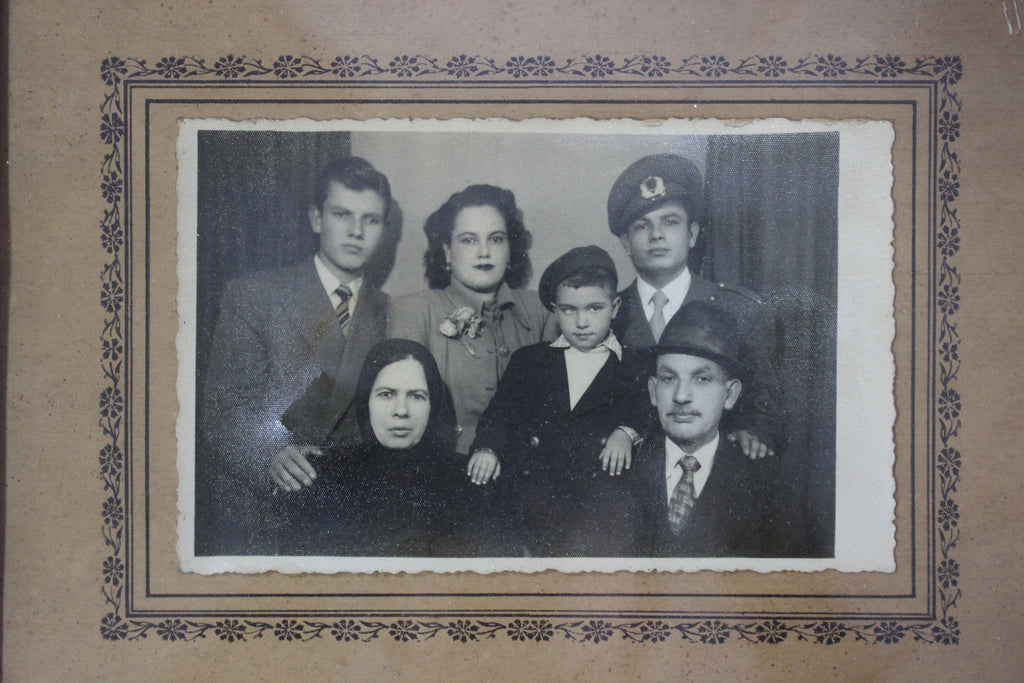 Çerçeveli Cumhuriyet Dönemi Aile fotoğrafı
