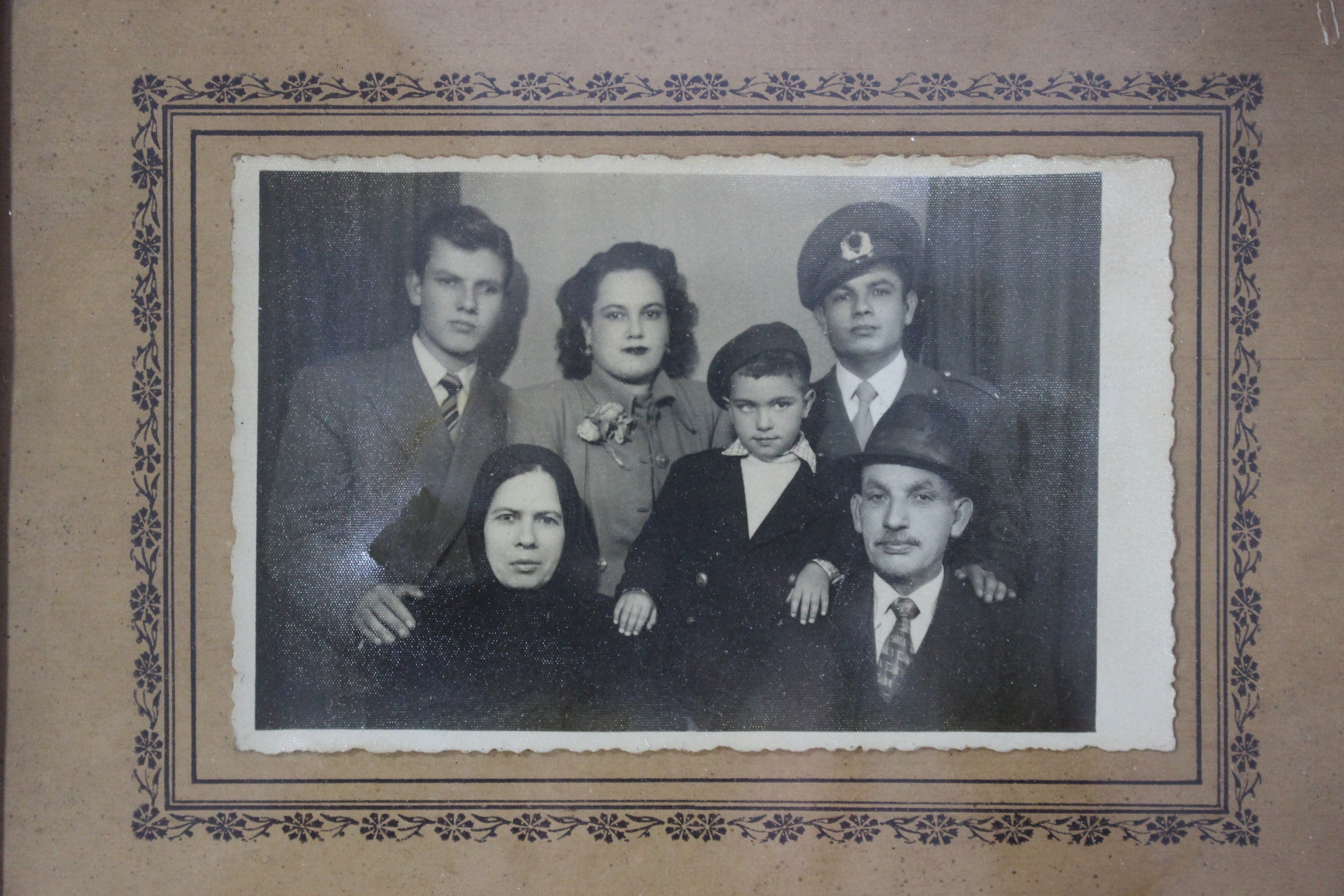 Çerçeveli Cumhuriyet Dönemi Aile fotoğrafı